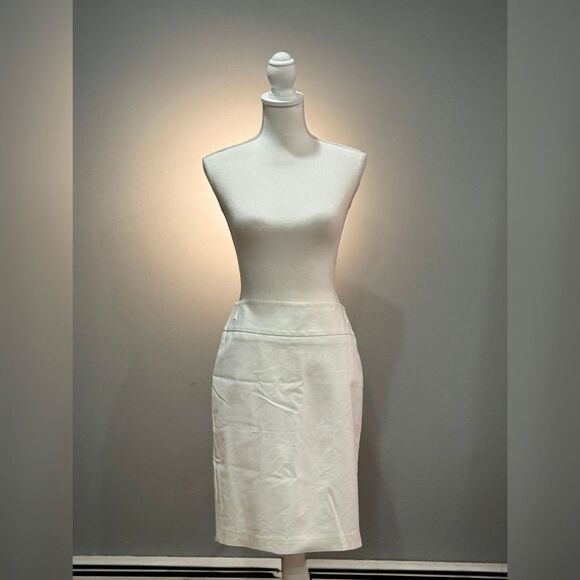 Liz Claiborne Dresses & Skirts - White Liz Claiborne Pencil Skirt Size 6 EUC